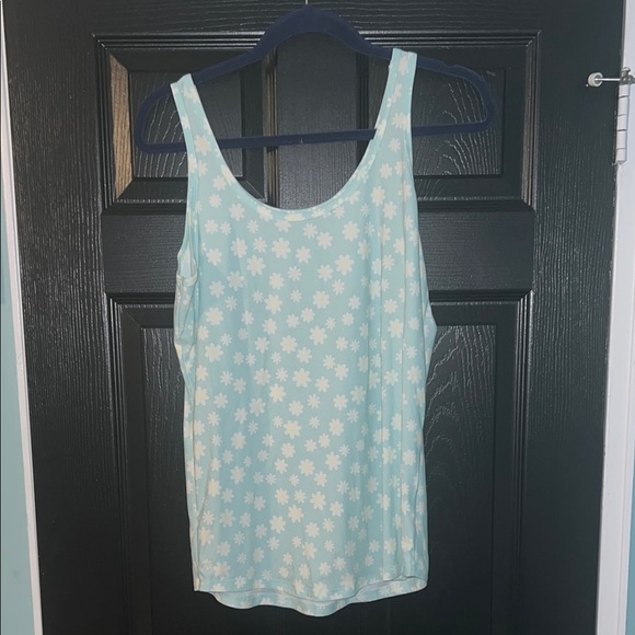No Boundaries Tops - NWOT Tank Top with Daisies XL